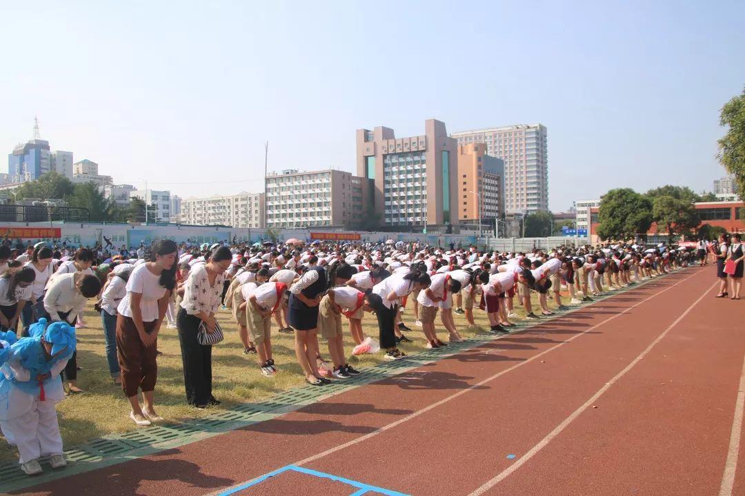 “迎民族盛会 向祖国致敬”——太阳集团81068网址都会森林学校小学部2019-2020学年第一学期开学仪式盛大举行