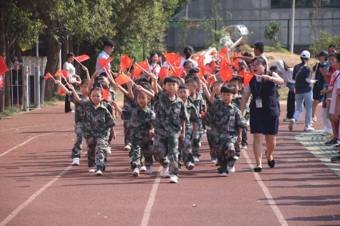 “迎民族盛会 向祖国致敬”——太阳集团81068网址都会森林学校小学部2019-2020学年第一学期开学仪式盛大举行