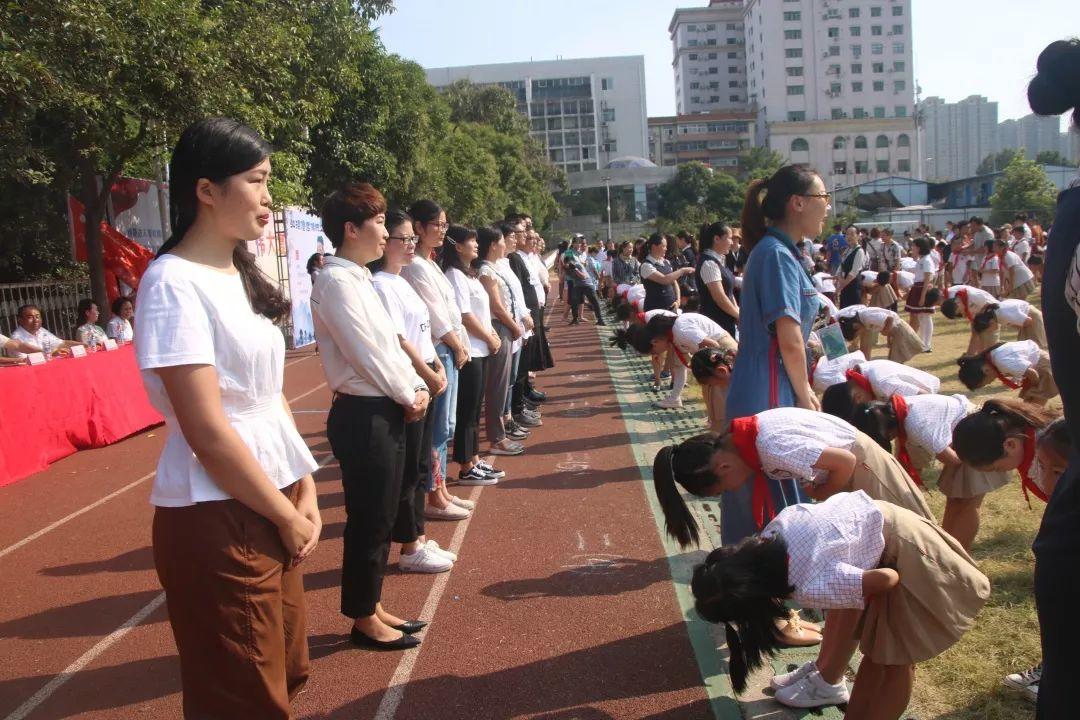 “迎民族盛会 向祖国致敬”——太阳集团81068网址都会森林学校小学部2019-2020学年第一学期开学仪式盛大举行