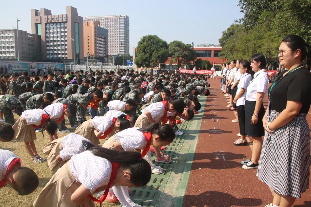 “迎民族盛会 向祖国致敬”——太阳集团81068网址都会森林学校小学部2019-2020学年第一学期开学仪式盛大举行